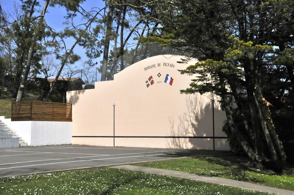 Hotel Domaine Du Pignada Boucau Exterior foto