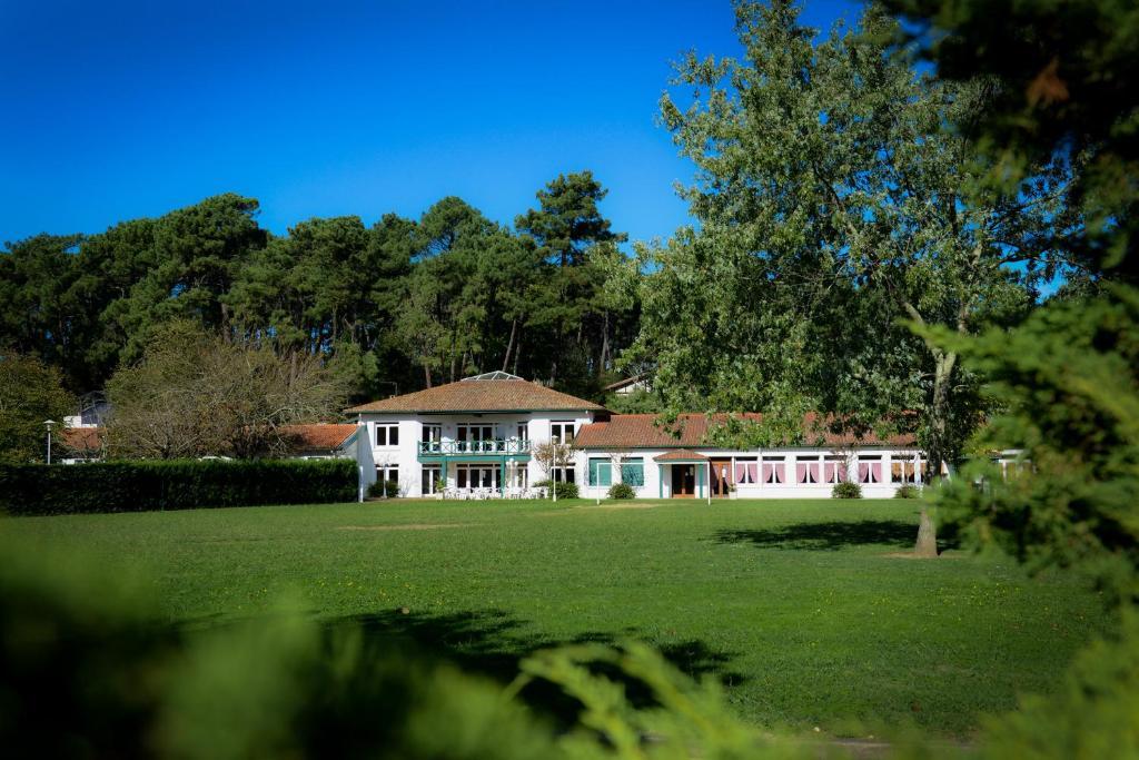 Hotel Domaine Du Pignada Boucau Exterior foto
