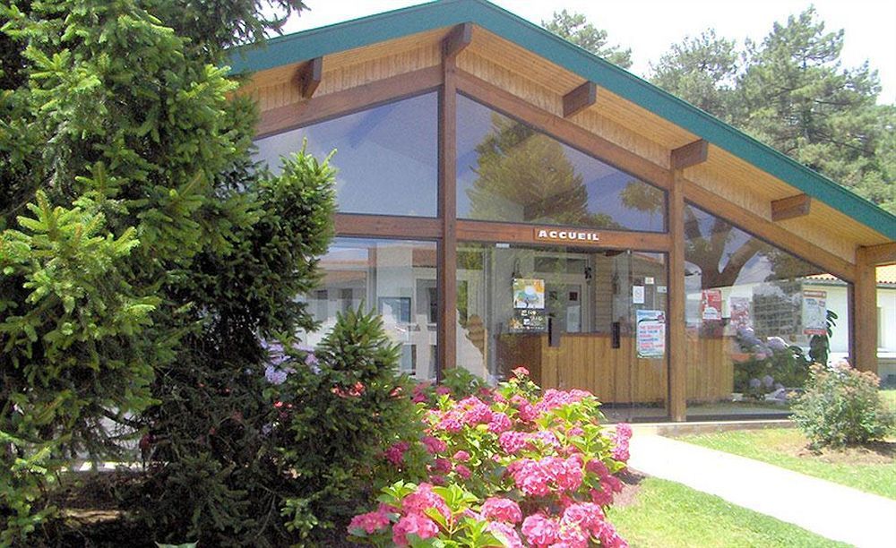 Hotel Domaine Du Pignada Boucau Exterior foto